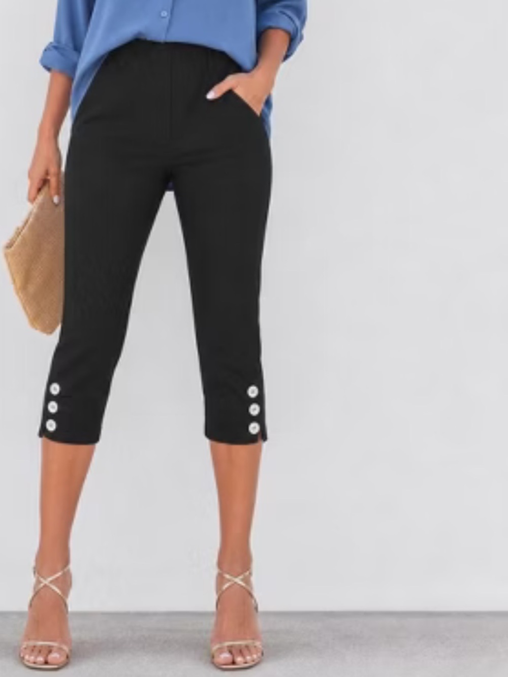 WHITE HOUSE BLACK MARKET Black Capris SZ 2
Snap Detail Summer Travel Sleek